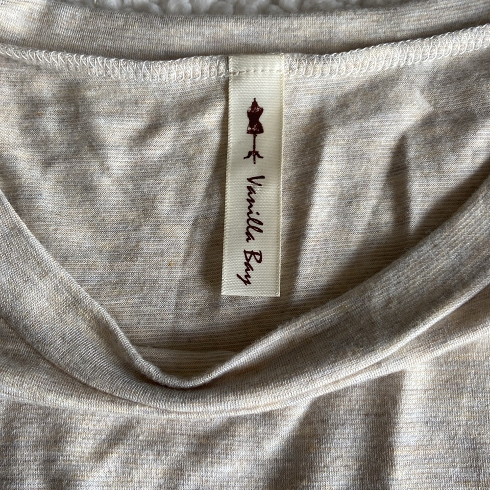 Patterned top - Picture 2 of 3